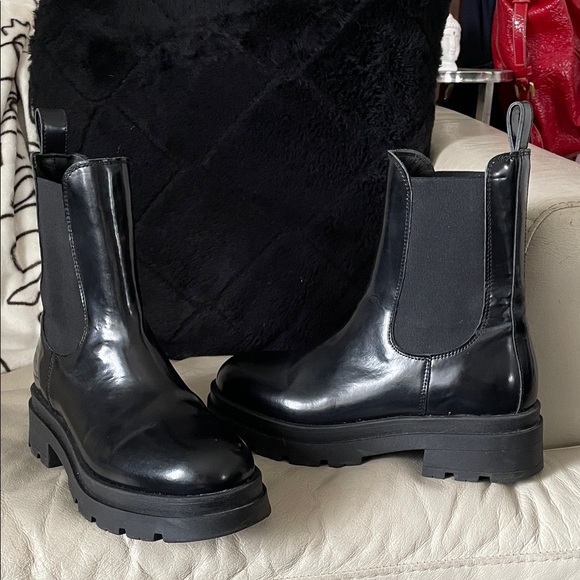sister*souer Shoes - Sister * souer Black leather Chelsea Lug Sole Boots with elastic inserts
